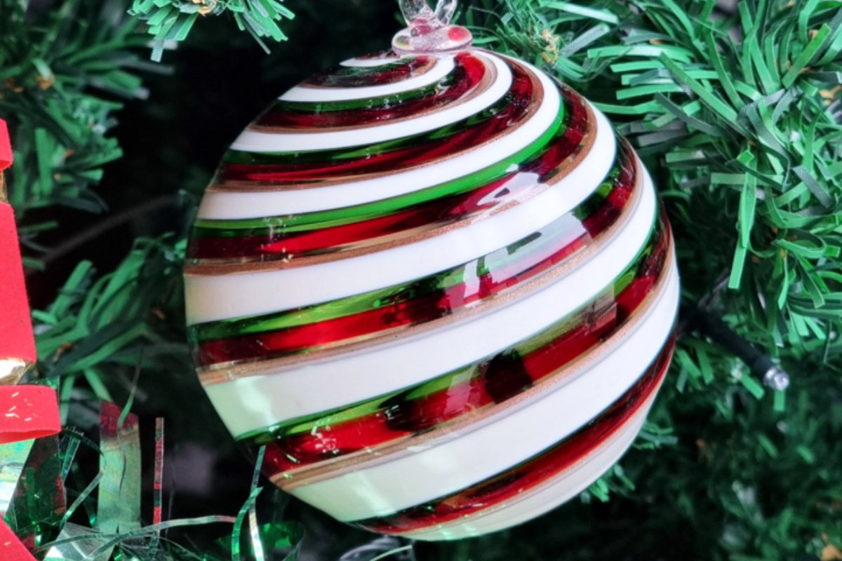 ムラーノガラスのオーナメント：時代を超えたクリスマスデコレーション