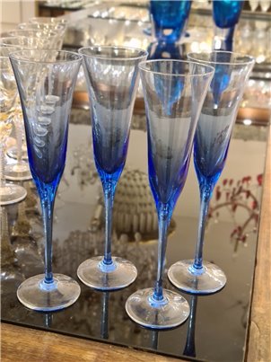 https://www.originalmuranoglass.com/images/stories/virtuemart/product/resized/glasses_omg_murano_glass_flute_blue_302x436.jpeg